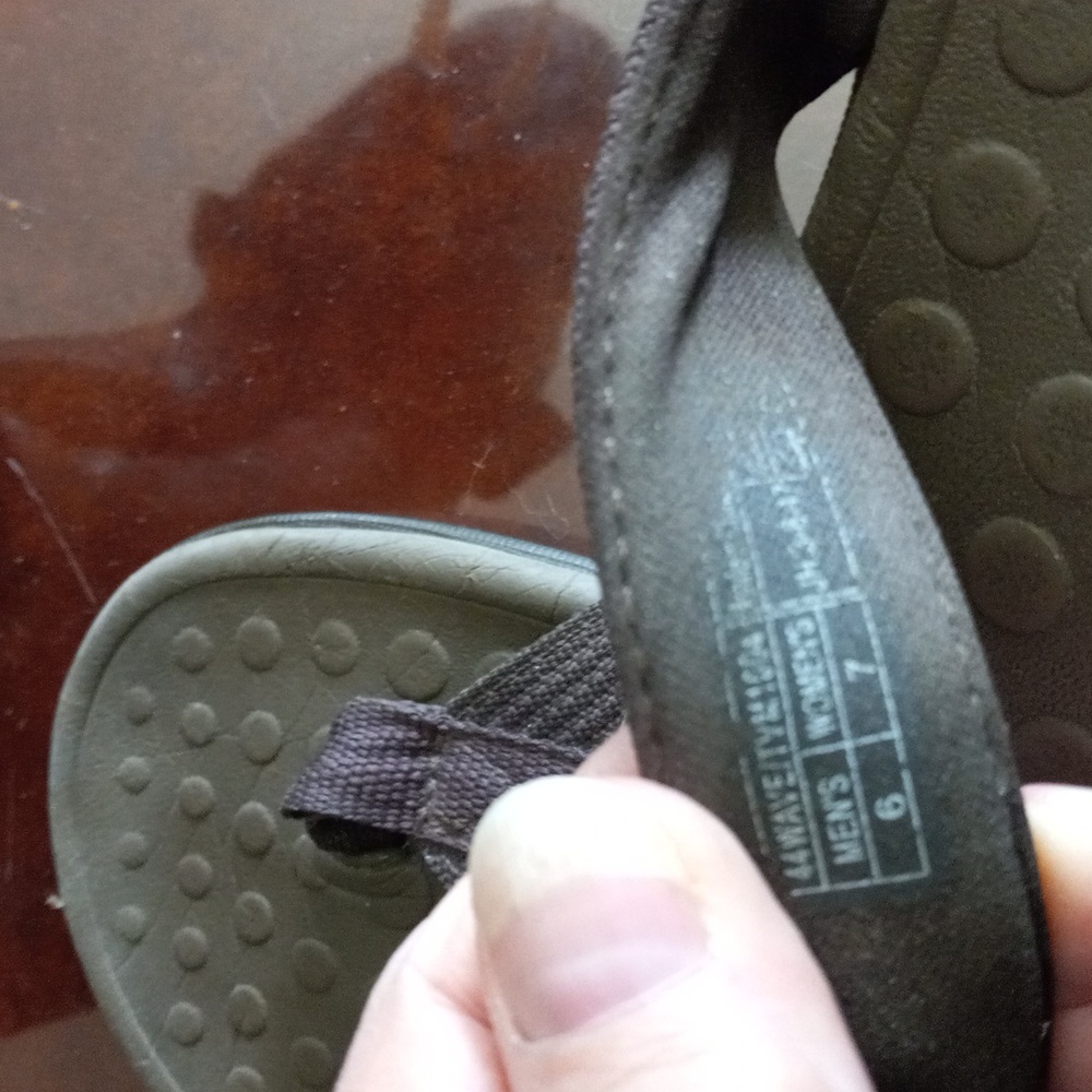 Sandles by Vionic orthopedic type. - Picture 2 of 6